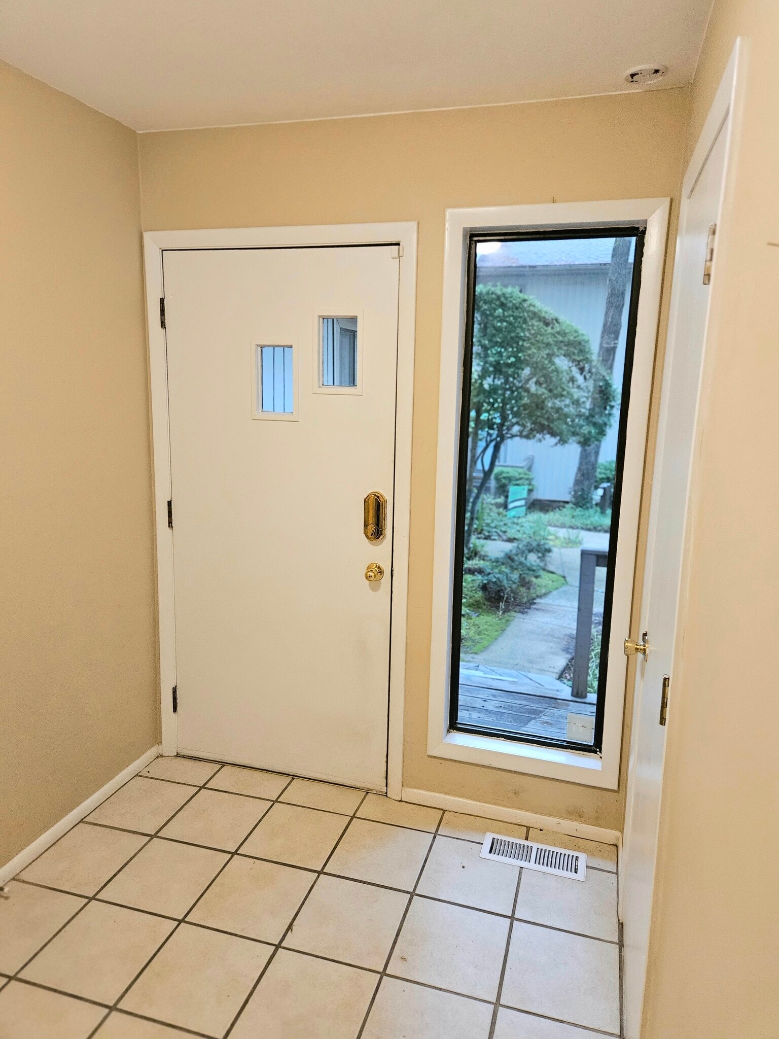 Building Photo - 465 Pebble Creek Dr