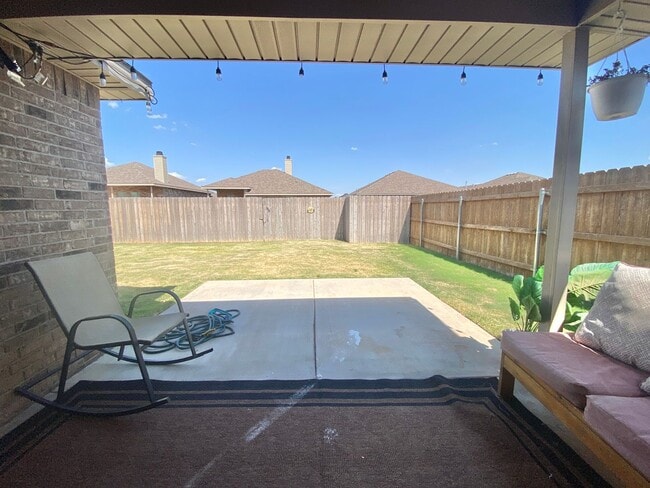 Building Photo - Newer 3 bed 2 bath near Frenship Upland He...