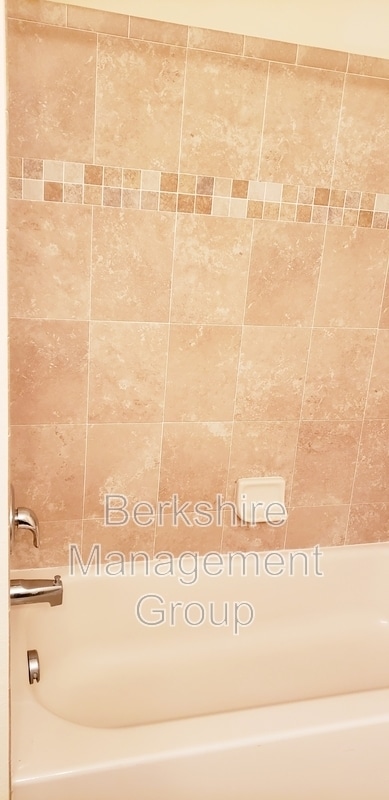 Building Photo - 1012 Dossey Oaks Ln