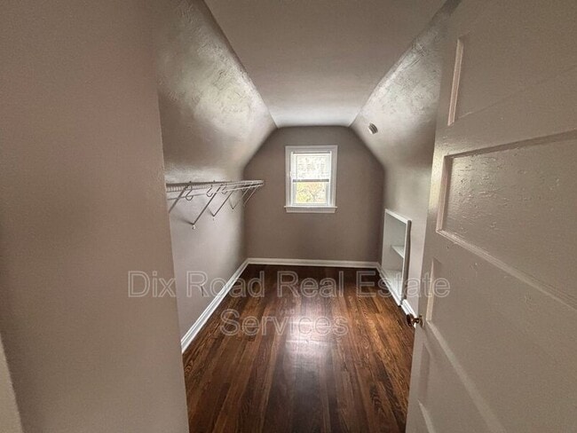 Building Photo - 233 Niagara Ave