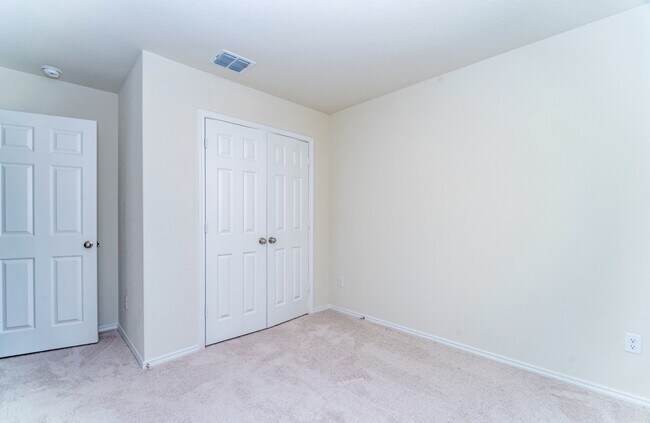 Building Photo - 5911 Rolling Gln