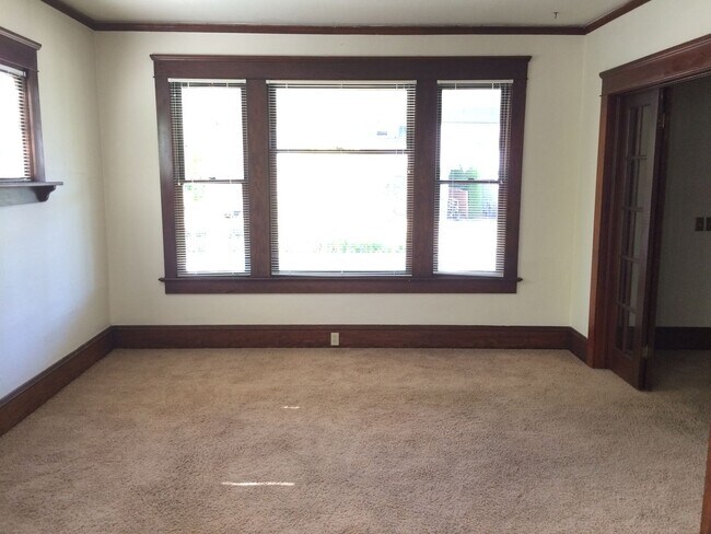 Building Photo - 5 bedroom house in the heart of Corvallis!