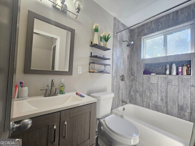 Building Photo - 68 Fourth St Ext