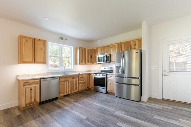 Building Photo - 2045 Southfork Dr