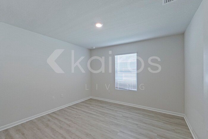 Building Photo - 120 Swallowtail Ln