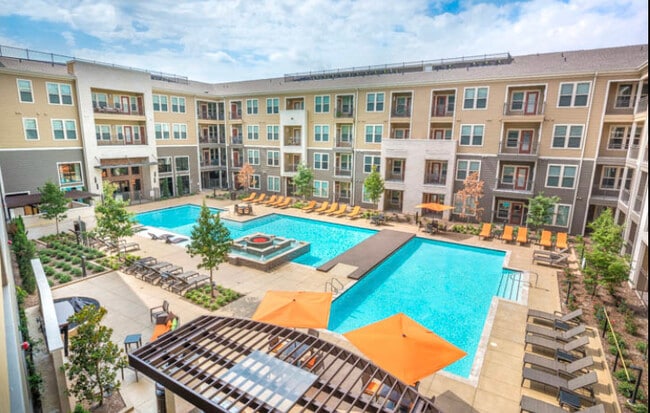 Building Photo - 401 Foch St