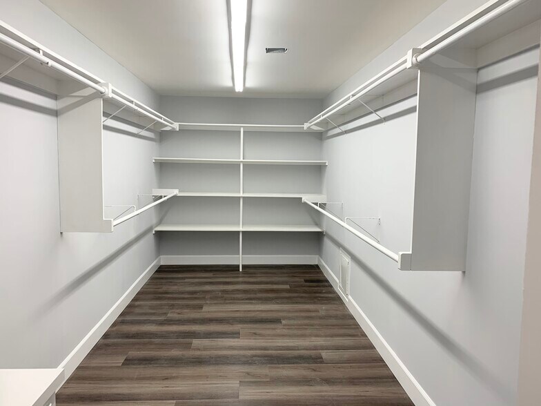 Building Photo - 22700 Flamingo St