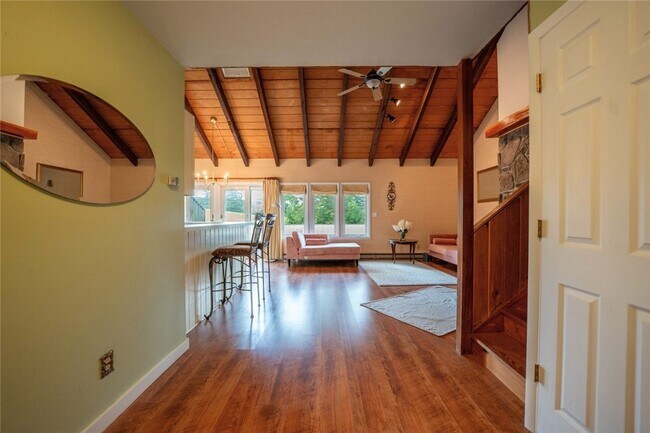 Building Photo - 50 Pines Dr
