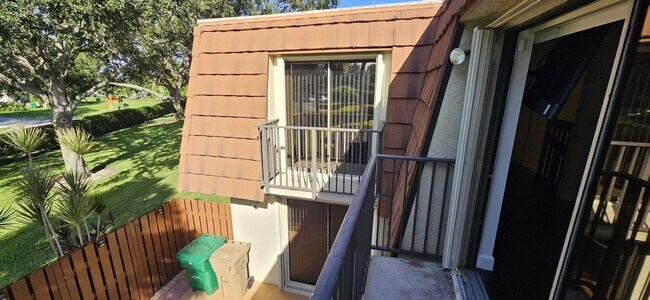 Building Photo - 11865 SW 11th Ct