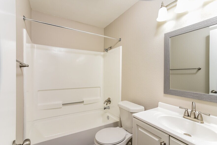 Building Photo - 4234 Sunrise Cove Dr