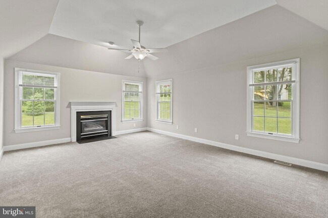 Building Photo - 333 Lea Dr
