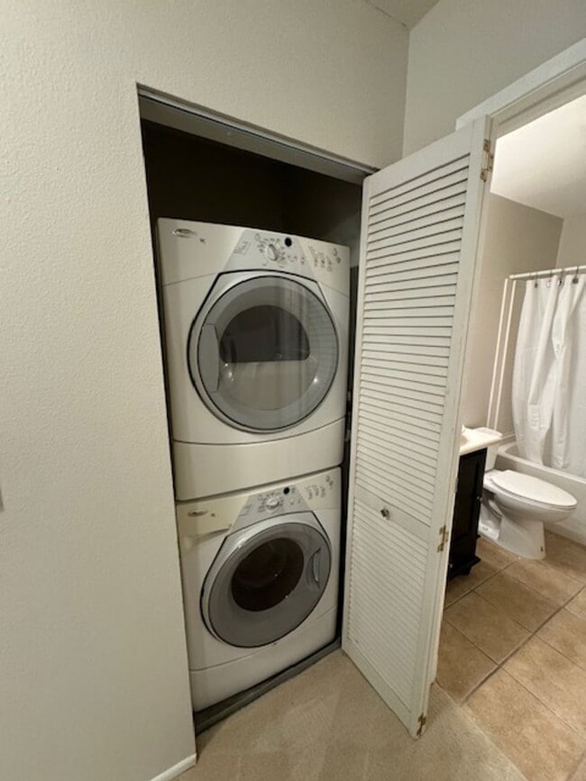 Building Photo - Serene 2 bedroom townhome