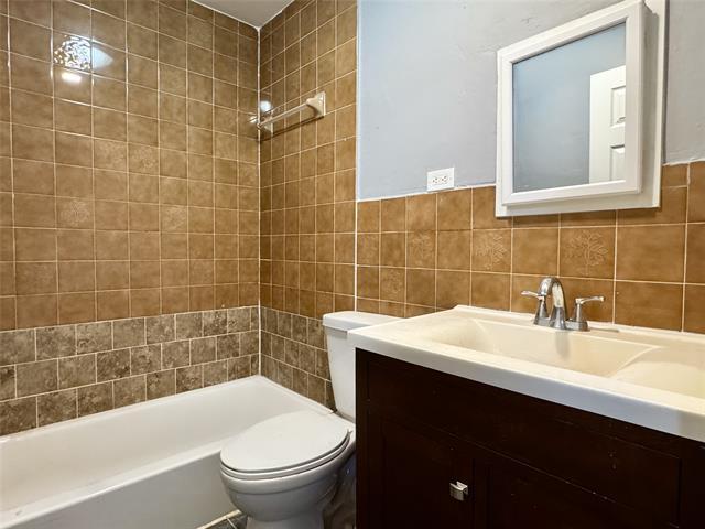 Building Photo - 6006 Worth St