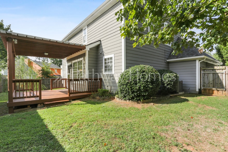 Building Photo - 205 Summer Mist Ct