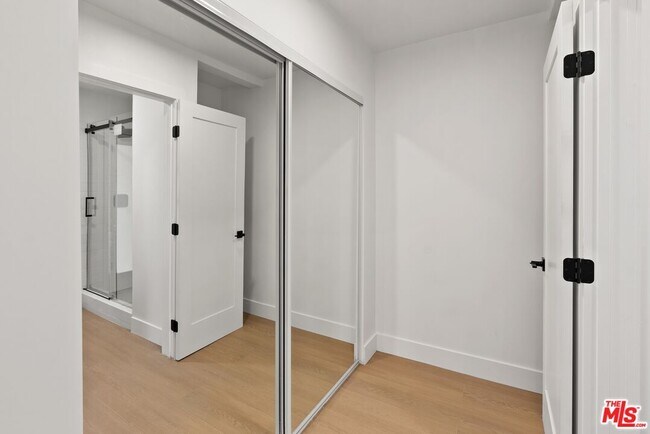 Building Photo - 4020 La Salle Ave