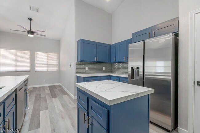 Building Photo - 1735 Navarre Ln