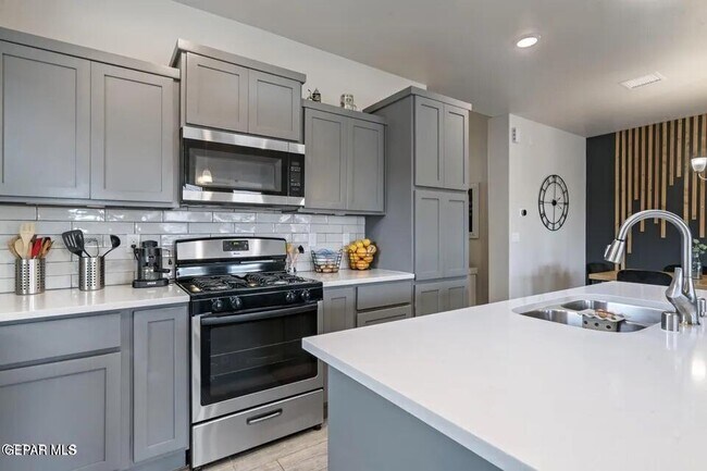 Building Photo - 930 Bicknor Pl