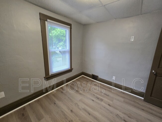 Building Photo - 419 Bratnober St
