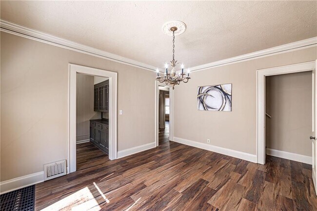 Building Photo - 1029 Katherwood Dr SW