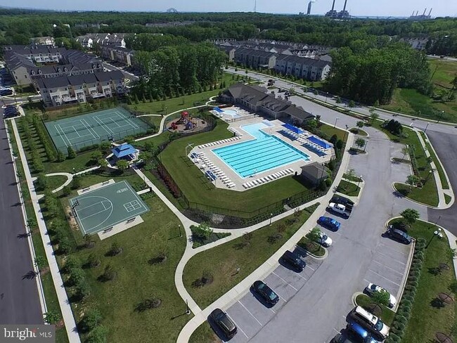 Building Photo - 844 Oriole Ave