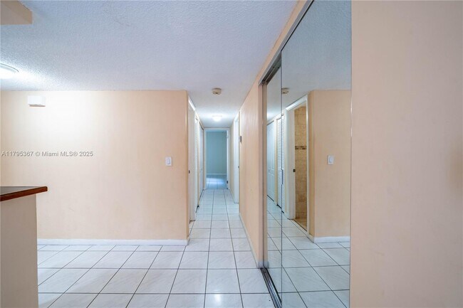 Building Photo - 3100 Riverside Dr