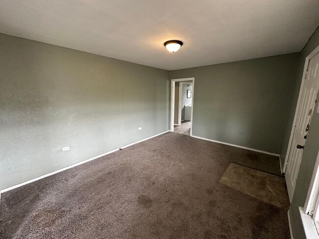 Building Photo - 3917 Roselawn Dr
