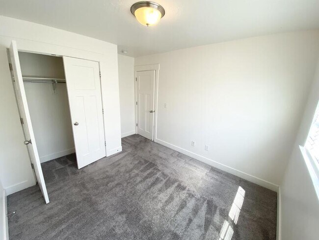 Building Photo - 541 N 20 W