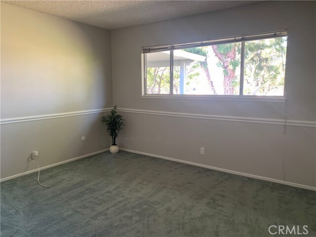 Building Photo - 23211 Meadowbrook Cir