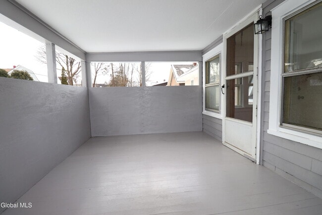 Building Photo - 442 Plymouth Ave