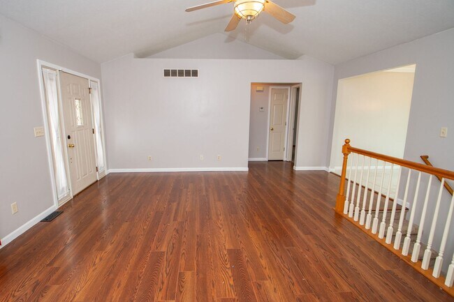 Building Photo - 4 Bedroom home in Granger, IN!