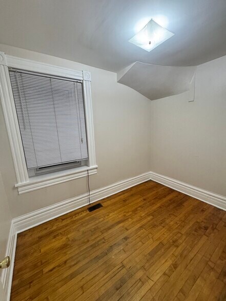 Building Photo - 822 S Loomis St