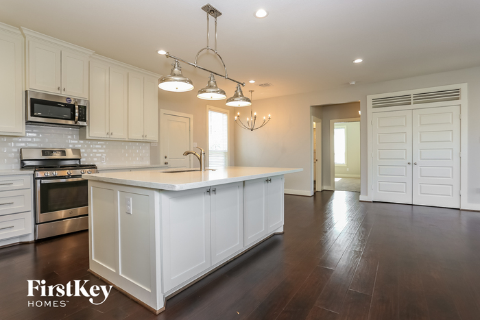 Building Photo - 8618 Valley Song Dr