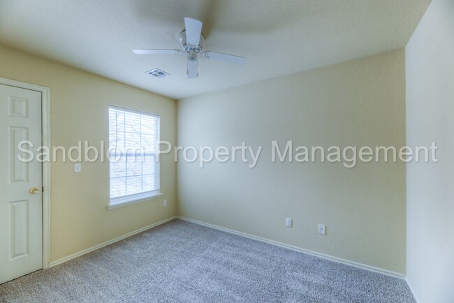 Building Photo - For Lease | Sand Springs | $1125 Rent | Av...