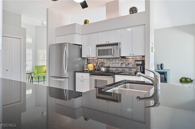 Building Photo - 3681 Lakemont Dr
