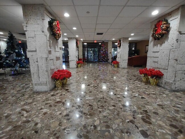 Building Photo - 1470 NE 123rd St