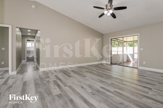 Building Photo - 810 Aries Rd W