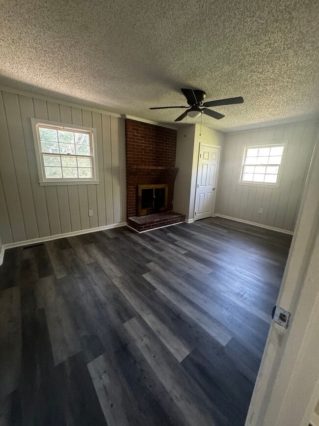 Building Photo - Brand new renovated home in Gallatin 4 bed...
