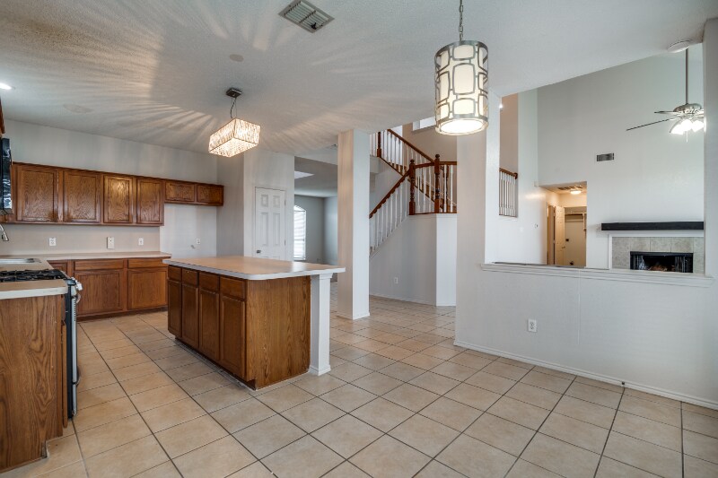 Building Photo - 2401 Redfield Dr