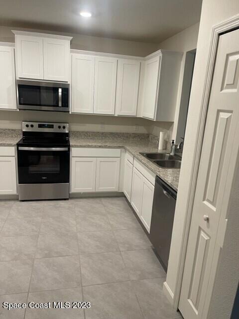 Building Photo - 7438 Tourmaline Dr