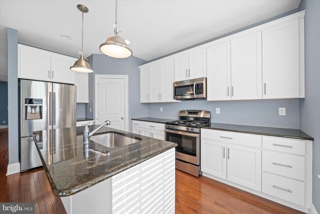 Building Photo - 519 Wheelmen St