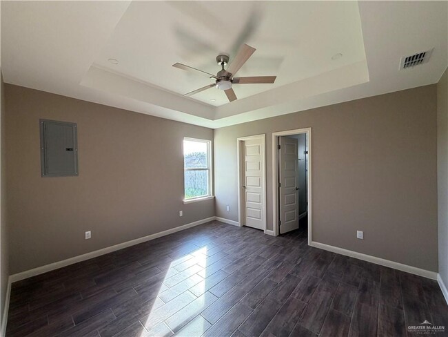 Building Photo - 19 Elmira Ave