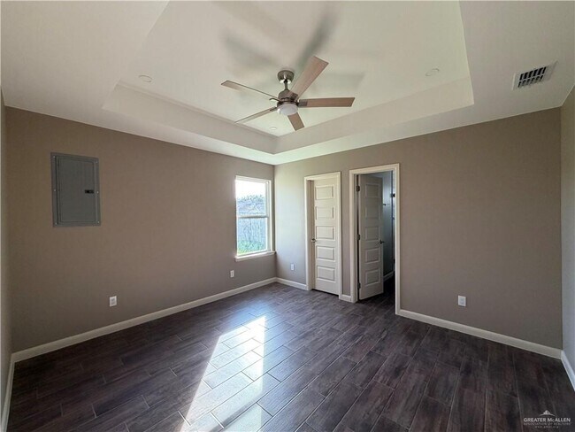 Building Photo - 23 Elmira Ave