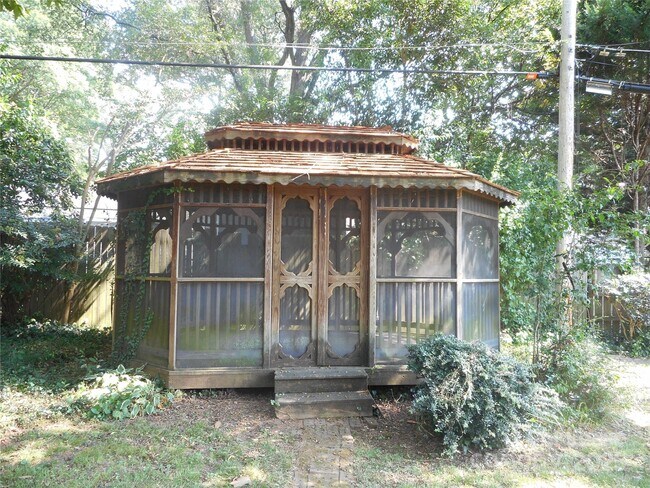 Building Photo - 1210 Norland Rd