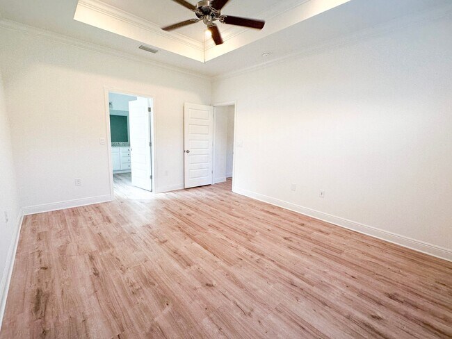 Building Photo - Single story 4 bedroom 2 bath home in Pres...