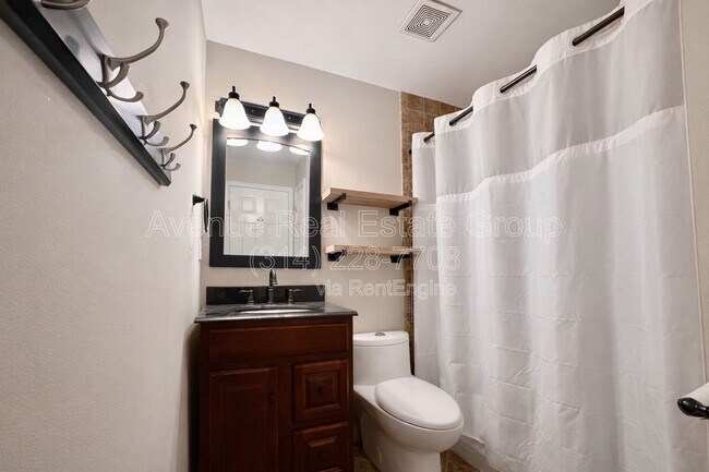 Building Photo - 1715 Dover Trace Dr