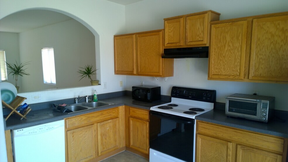 Building Photo - 916 W Carter Rd