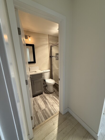 Building Photo - 409 Burchett St