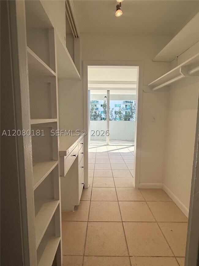 Building Photo - 7545 E Treasure Dr
