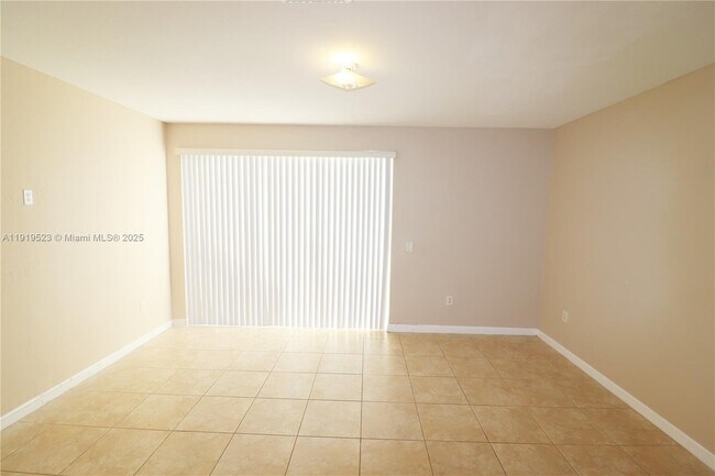 Building Photo - 230 SE 29th Ave