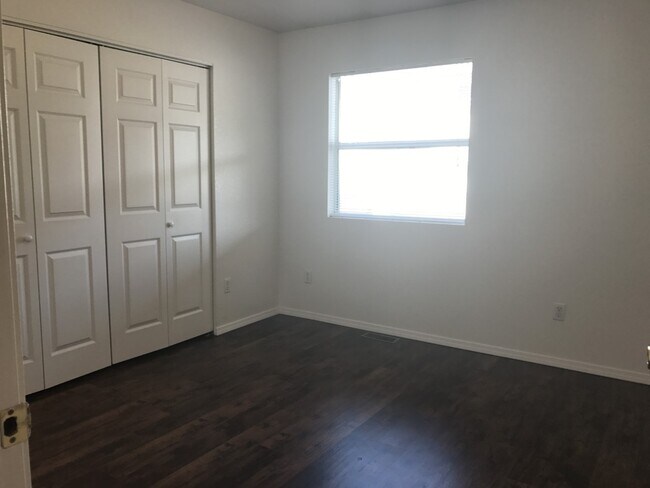 Building Photo - 504 Twin Oaks